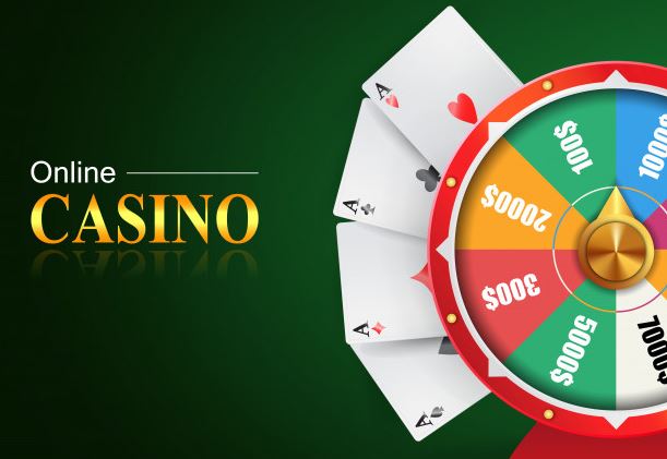 Texten "Online casino" brevid en kortlek och ett lyckohjul.